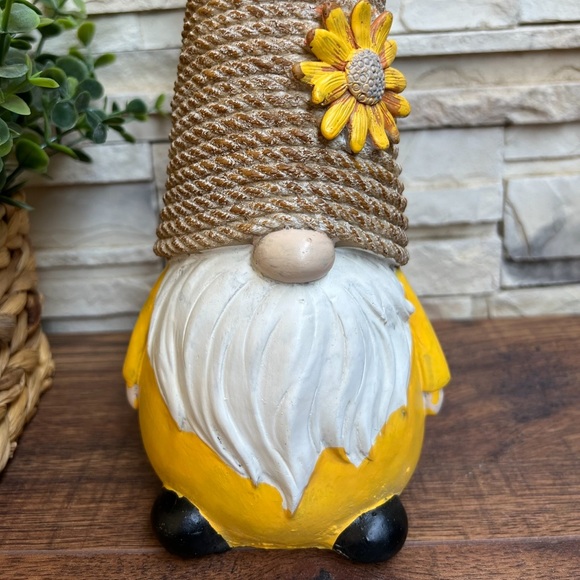 🆕 BeeHive 🐝 12" H Gnome Resin Decor! - Picture 6 of 10